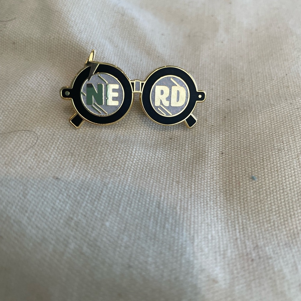 Harry Potter Black and Gold Glasses Pin